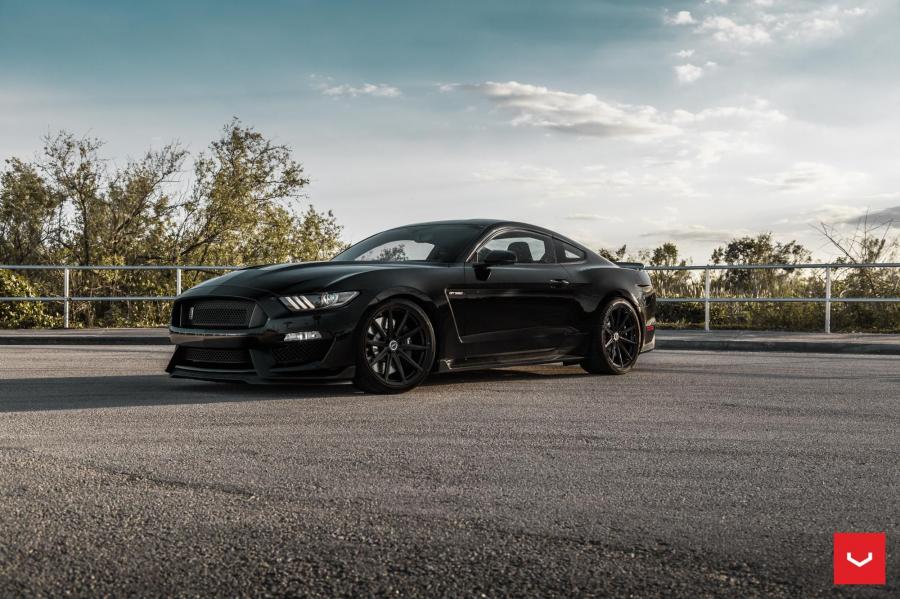  Shelby GT350 on Vossen Wheels (VFS-10) 2018 года  (фото 1 из 13)